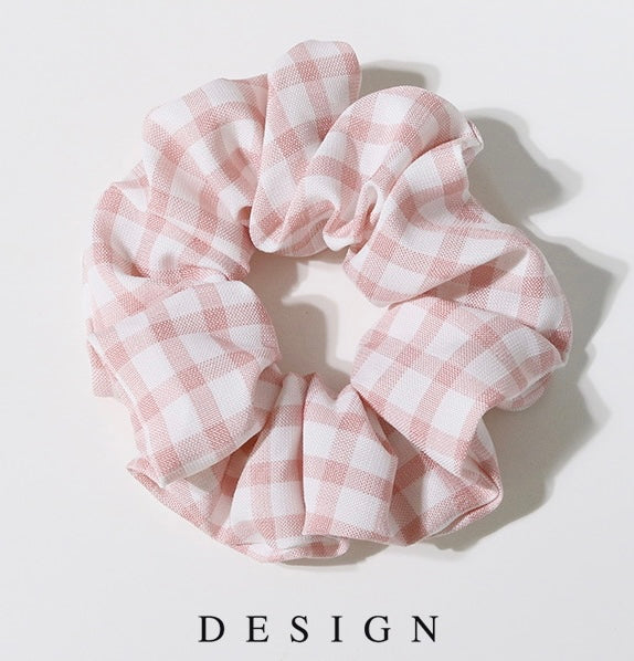 Plaid Pattern Scrunchie